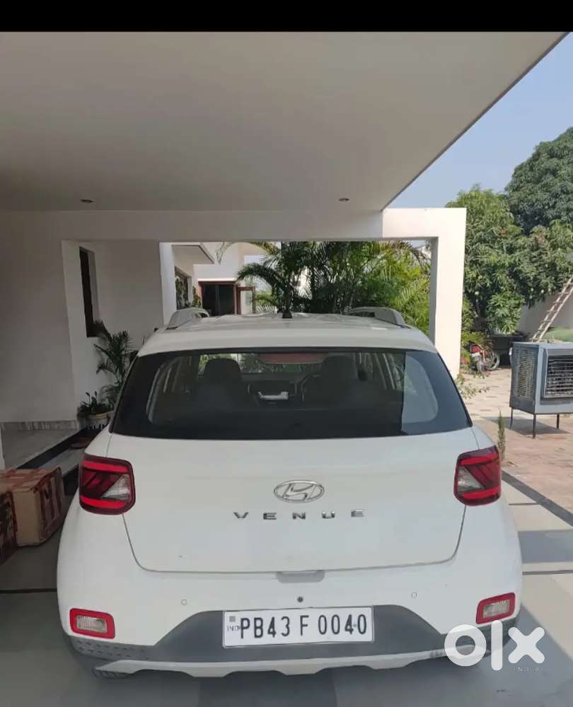 Hyundai Venue 2020 Petrol 105020 Km Driven