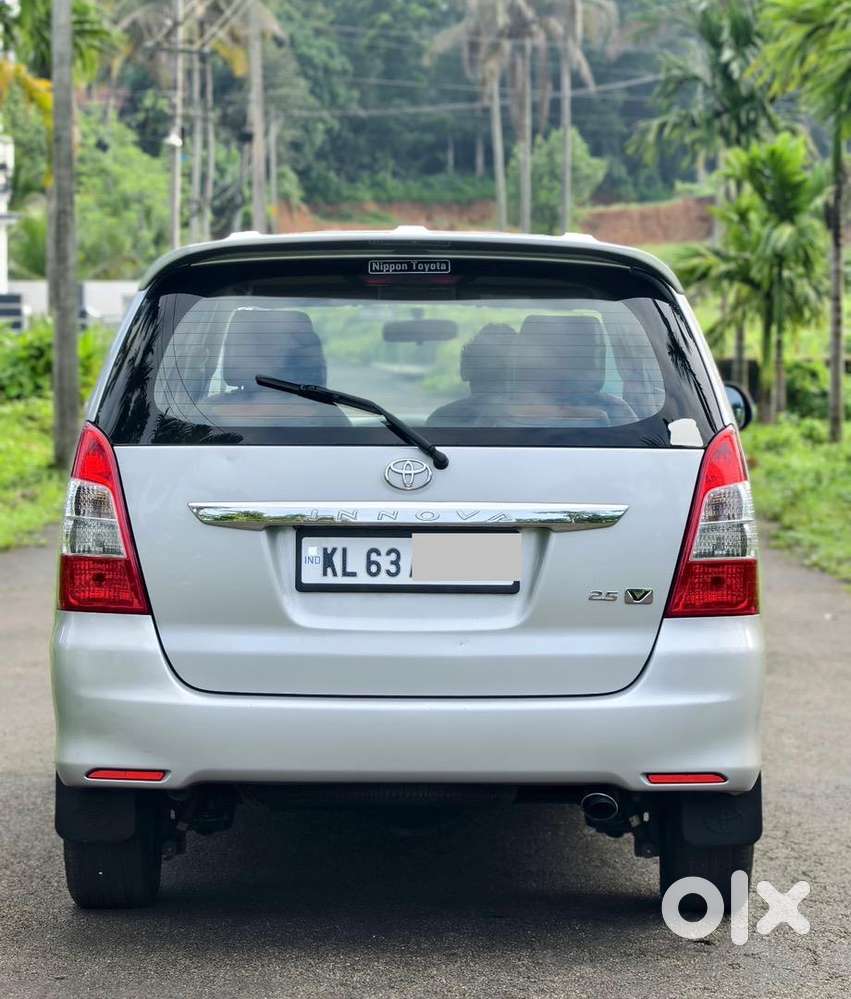 Toyota Innova V 2013