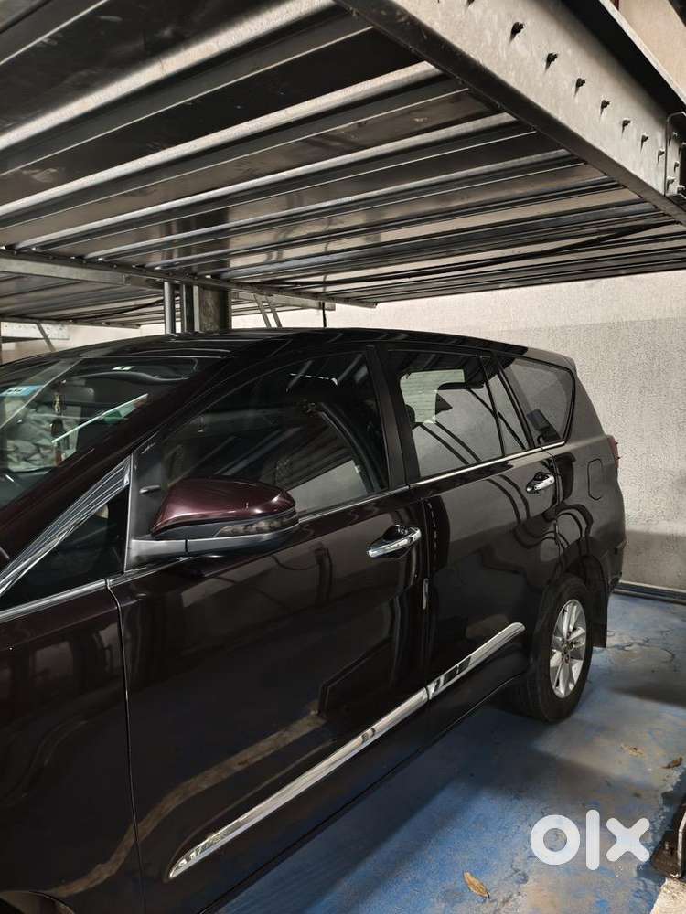 Innova Crysta 2.4 V , Manual