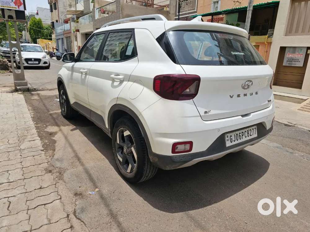 Hyundai Venue 1.0 Turbo Petrol Well Maintained With Sunroof, New Tyres