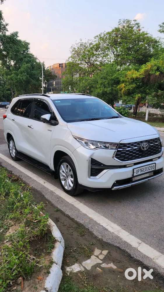 Toyota Innova Hycross 2024 Petrol Well Maintained