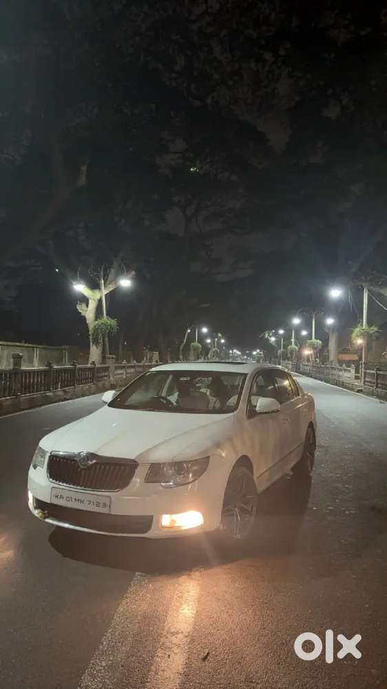 Skoda Superb Elegance 2014 Diesel Fourth Owner