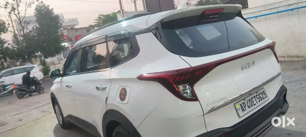 Kia Carens 2024 Petrol Well Maintained