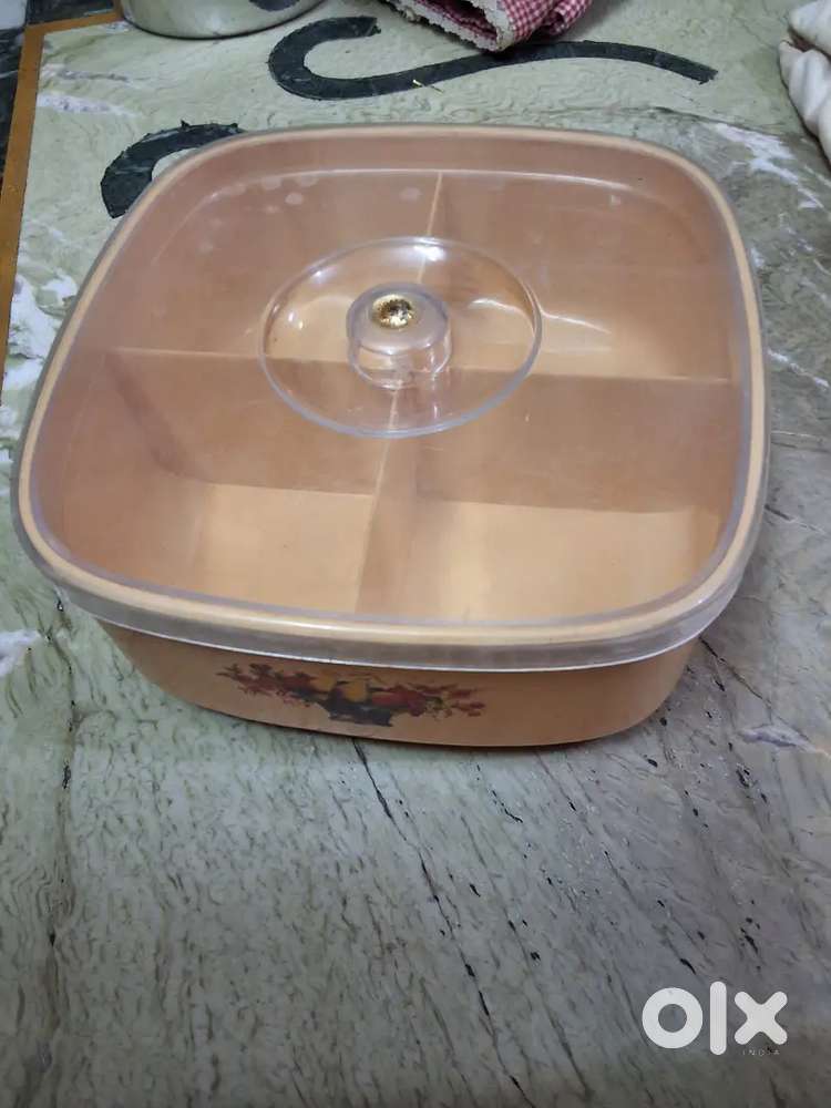 Dry fruit container