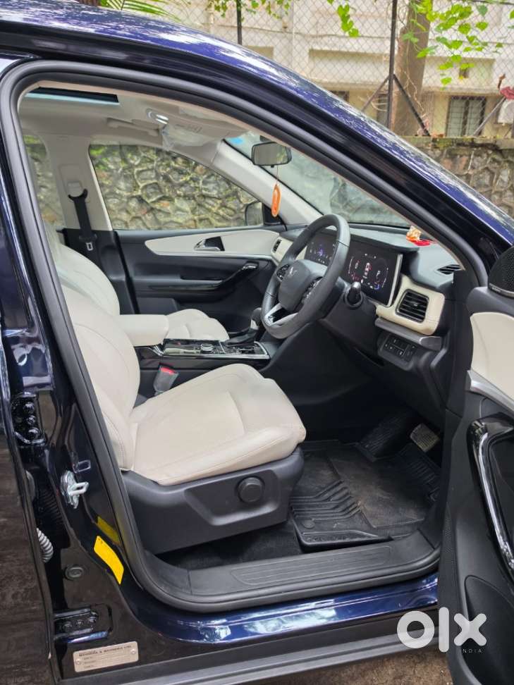 Mahindra Xuv700 2.2 Ax 7 Diesel At Luxury Pack Str Awd, 2025, Diesel