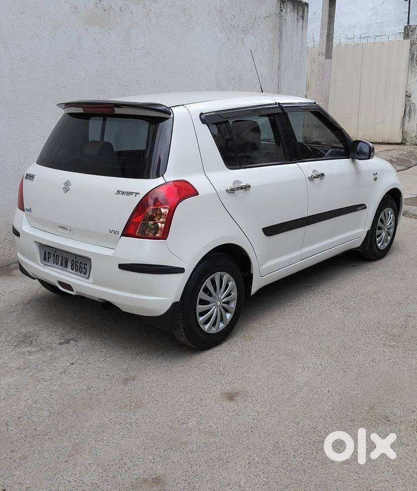 Maruti Suzuki Swift Vxi + Manual, 2011, Petrol