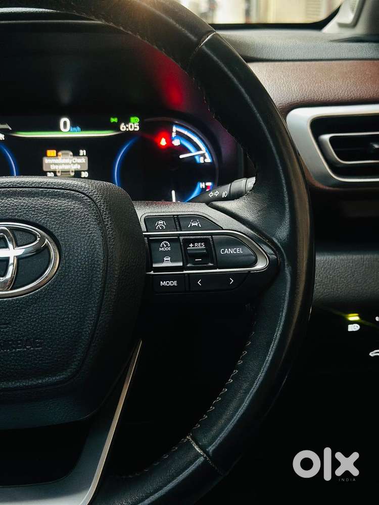 Toyota Innova Hycross 2.0 Zx Hybrid 7 Str, 2023, Petrol