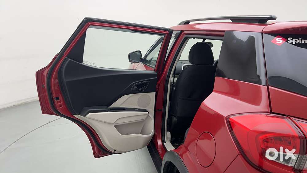 Mahindra Xuv300 1.2 W6 Amt Petrol, 2021, Petrol