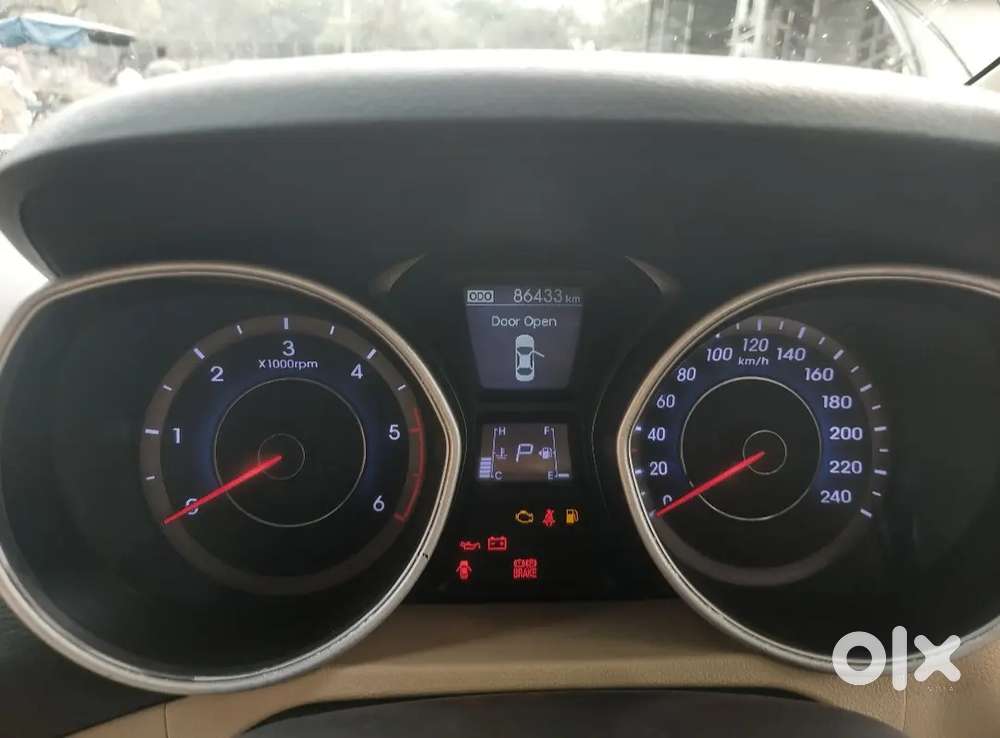 Hyundai New Elantra 2013 Diesel 86000 Km Driven