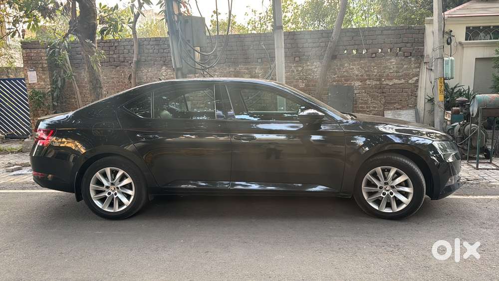 Skoda Superb 2020  2.0 Tdi L&k  Diesel  Black  Top Model