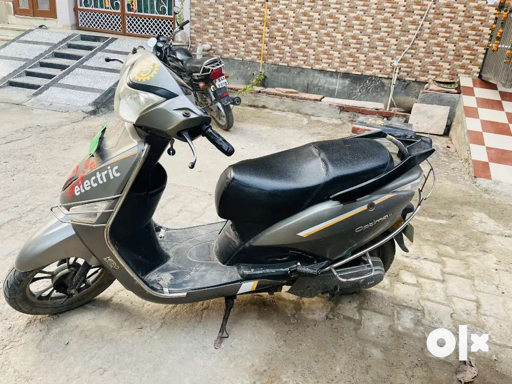 Electric scooty 1788926780