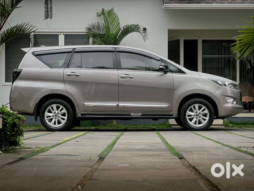 Toyota Innova Crysta 2.4 G Mt, 2017, Diesel