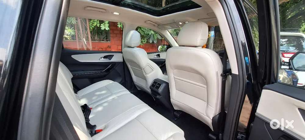 Mahindra Xuv700 2024 Diesel Well Maintained