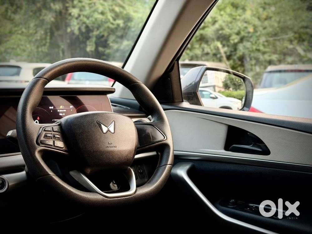 Mahindra Xuv700 2.0 Ax 5 Petrol Mt 7 Str, 2024, Petrol