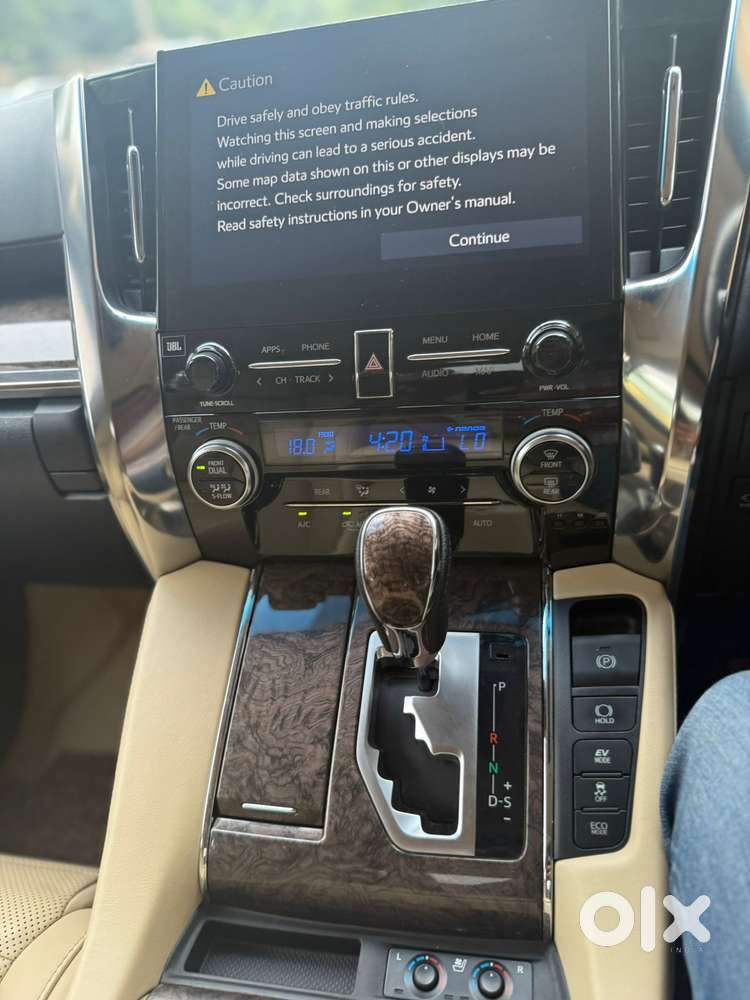 Toyota Vellfire 2.5 Executive Lounge, 2020, Petrol