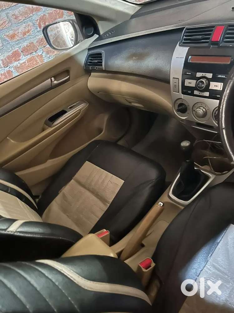 Honda City 1.5 V 2011