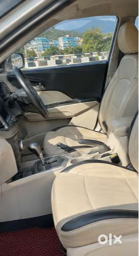 Xuv 300 W8 (o) Dsl Amt ( Dr`s Car )