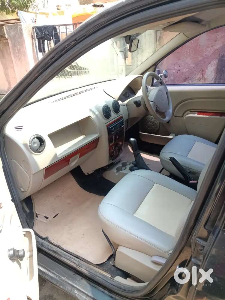 Mahindra Logan Petrol 2007
