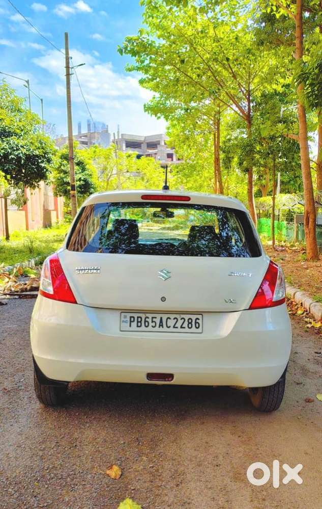 Maruti Suzuki Swift Vxi Optional, 2015, Petrol