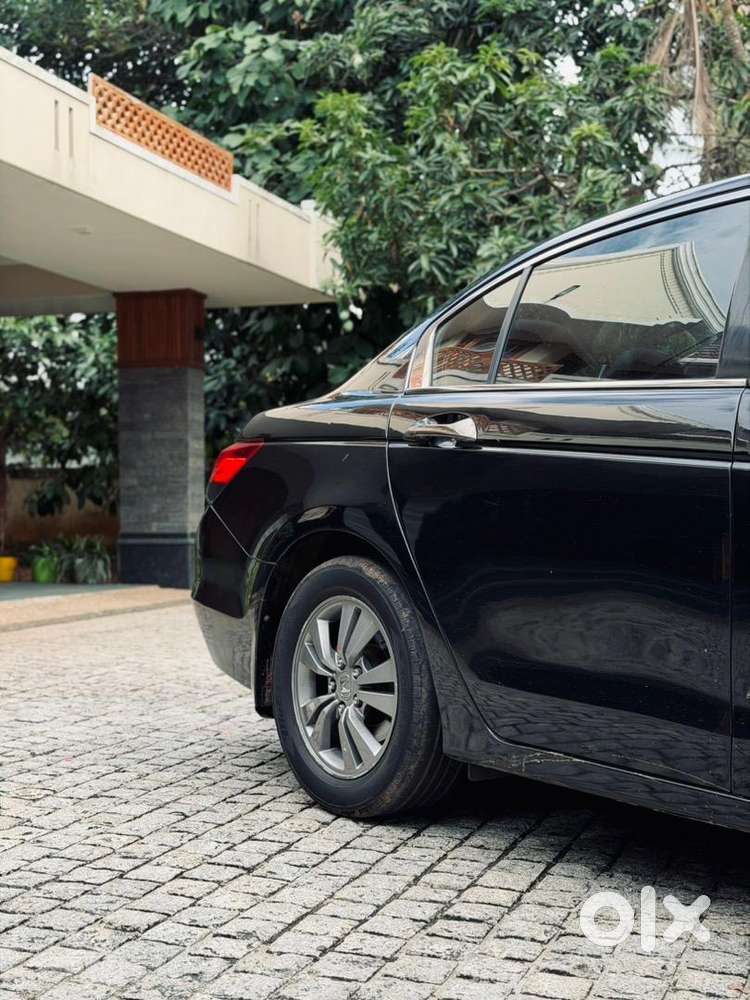 Honda Accord Petrol 2011 Sunroof Top End Model