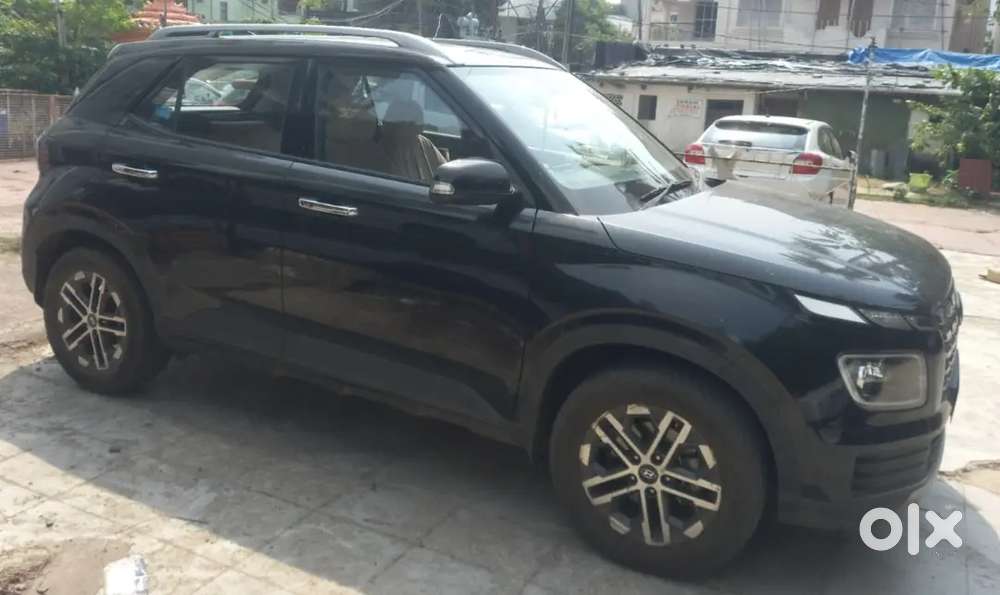 Hyundai Venue 2023 Diesel Well Maintained.