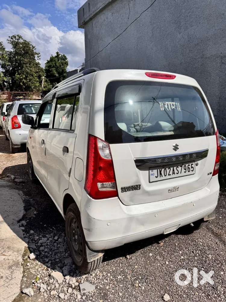 Wagonr 2011 White Colour