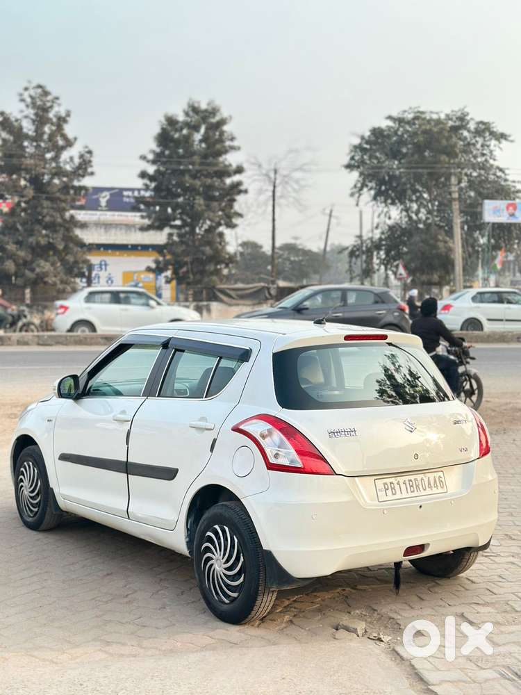 Maruti Suzuki Swift Vxi + Manual, 2015, Petrol