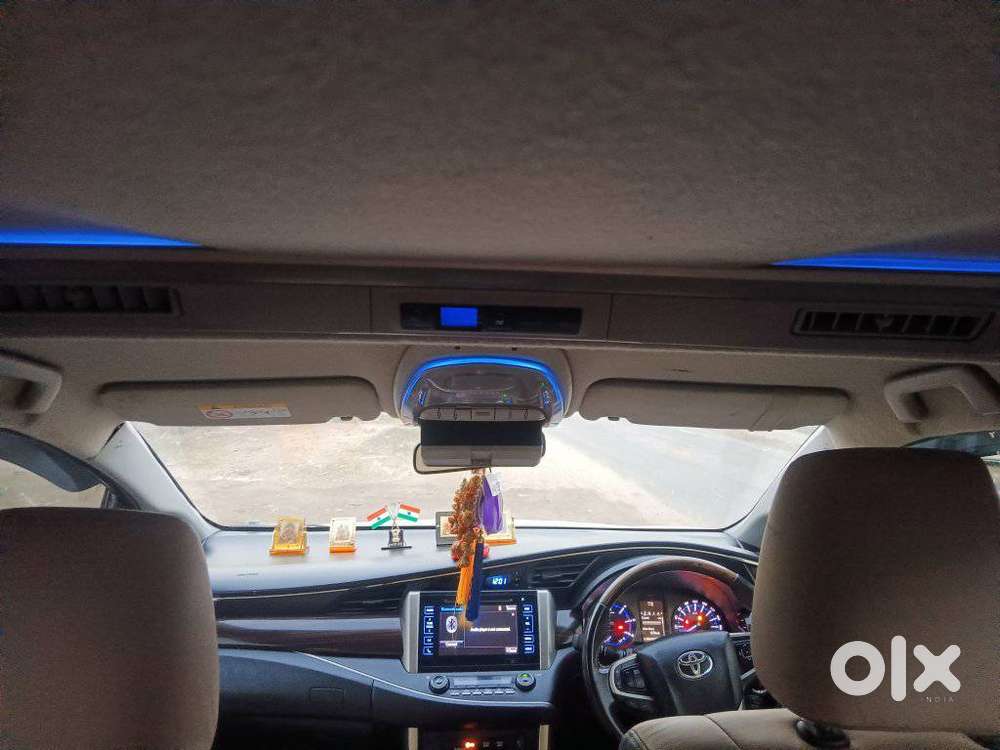 Toyota Innova Crysta 2.4 G Plus Mt 8 Str, 2020