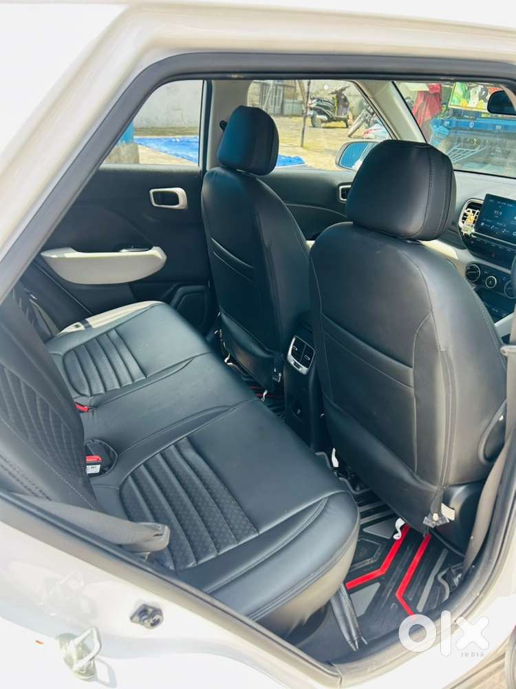 Hyundai Venue Petrol Manual 2024