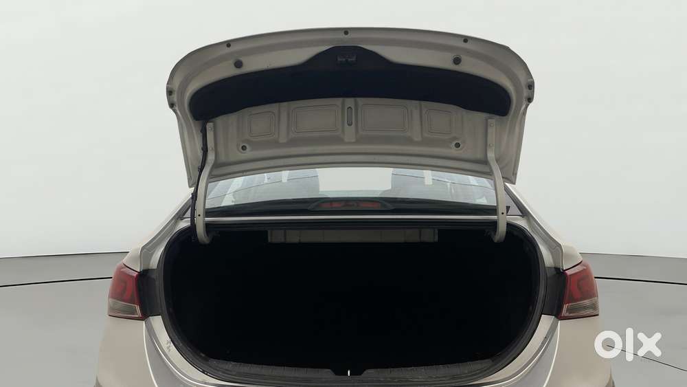 Hyundai Verna 1.6 Sx (o) Vtvt, 2018, Petrol