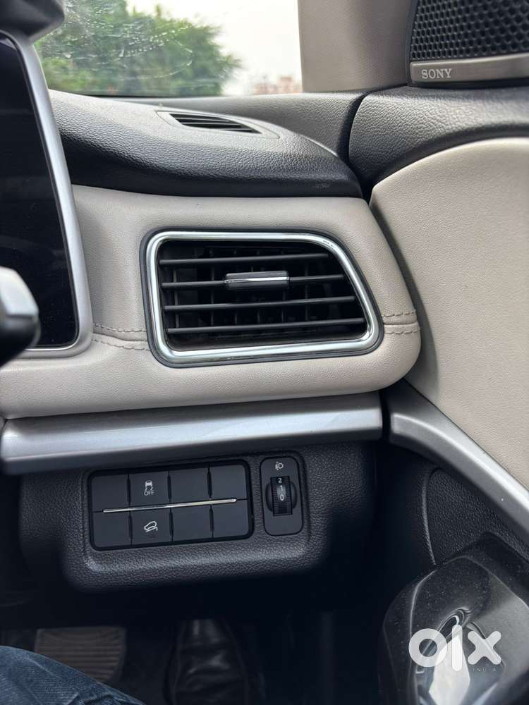 Mahindra Xuv700 2.0 Ax 7 Petrol At Str, 2022, Petrol
