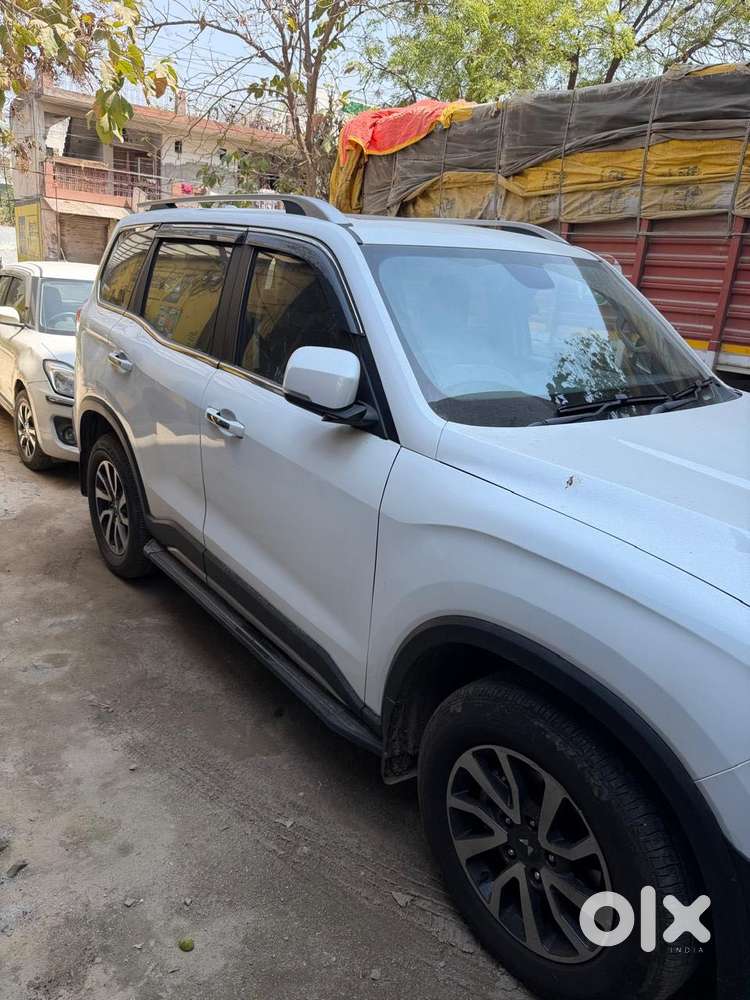 Mahindra Scorpio-n 2.0 Z8 L Petrol At 7 Str, 2026, Petrol