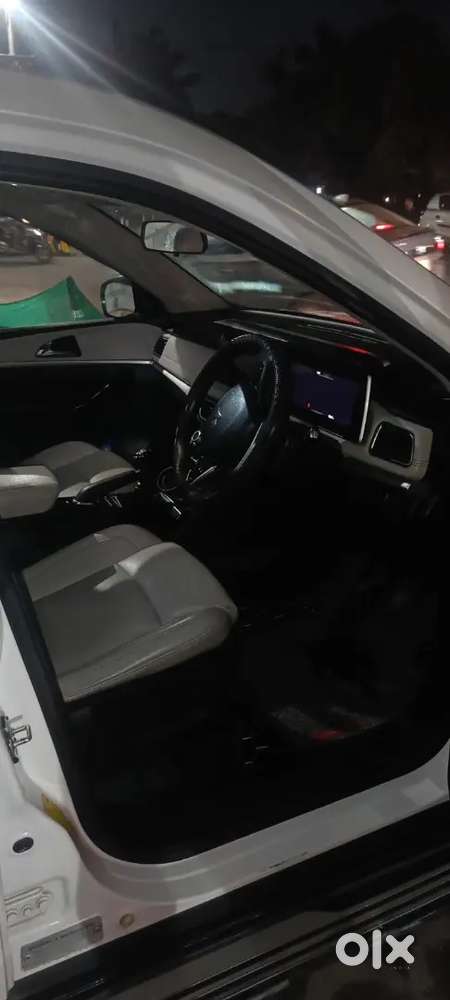 Mahindra Xuv700 2022 Petrol 89200 Km Driven