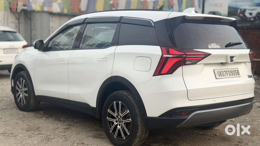 Mahindra Xuv700 2.0 Ax 3 Petrol Mt 5 Str, 2022, Petrol