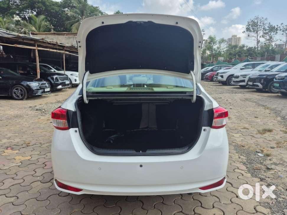 Toyota Yaris J Cvt, 2021, Petrol
