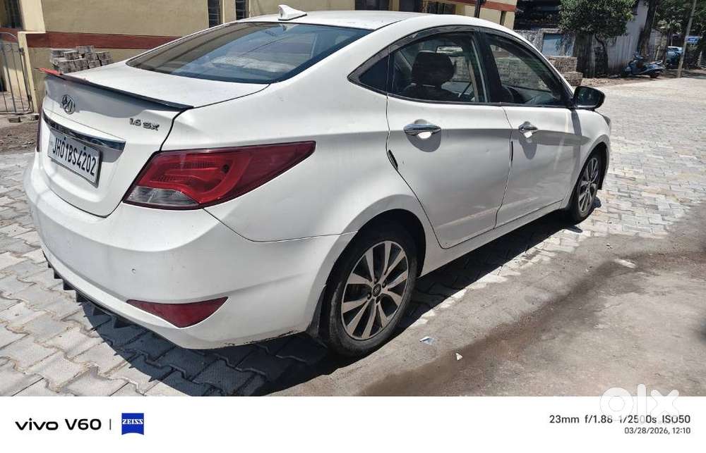 Hyundai Verna Fluidic 1.6 Vtvt Sx, 2015, Petrol