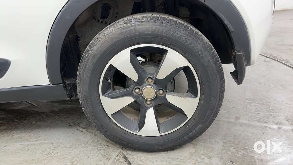 Tata Nexon 1.2 Revotron Xza Plus (o) Dual Tone, 2018, Diesel