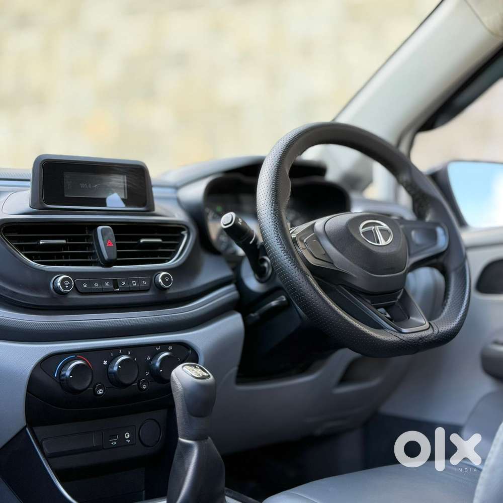 Tata Altroz 1.2 Xe, 2020, Petrol