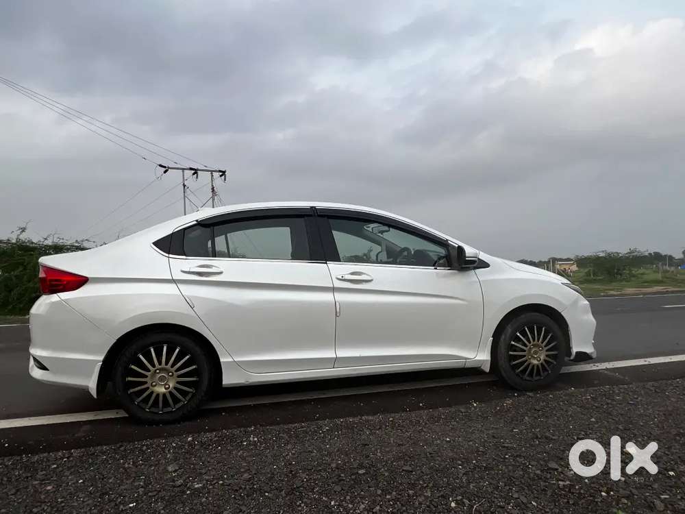 Honda City 2018 Sv 1.5 I-vtec Petrol + Cng  75,000 Km