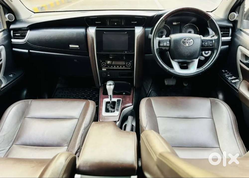 Toyota Fortuner Legender