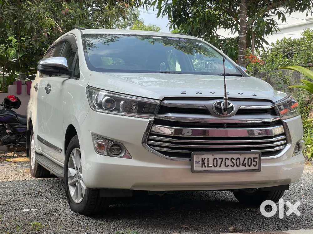 Innova Crysta 2.4 V 7 Seater