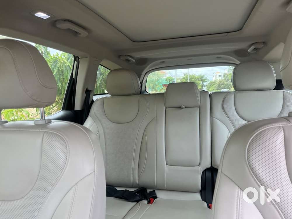 Closer To Brand New Mahindra Xuv 700 Automatic Car Available For Sale