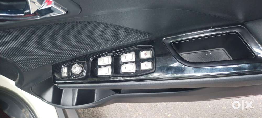 Mahindra Xuv300 W8 Option, 2023, Petrol