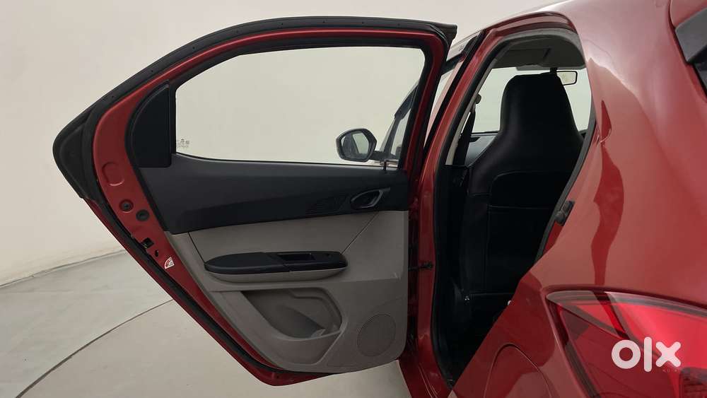 Tata Tiago 1.2 Revotron Xt, 2018, Petrol