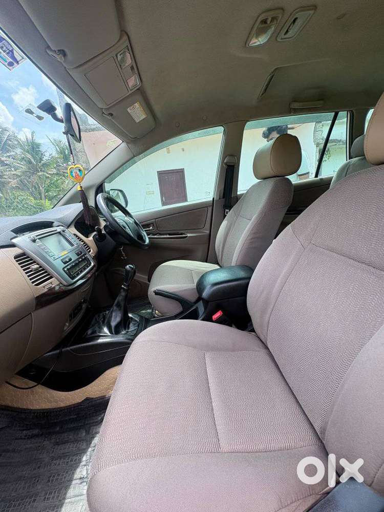 Toyota Innova 2.5 Vx 8 Seater Bs Iv, 2015, Diesel