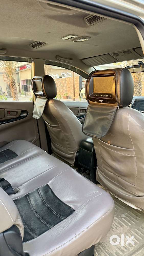 Toyota Innova 2.5 G (diesel) 8 Seater, 2015, Diesel