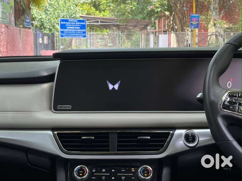 Mahindra Xuv700 2.0 Ax 7 Petrol At Luxury Pack Str, 2025, Petrol