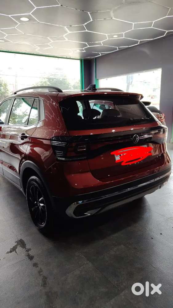 Volkswagen Taigun 2025 (red)