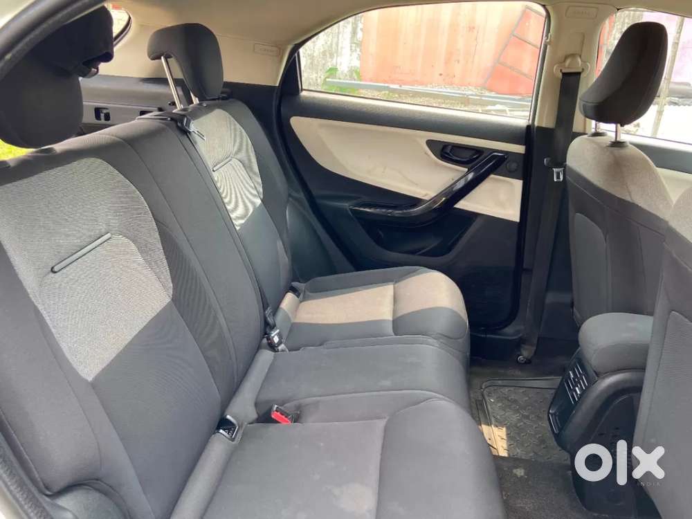 Tata Nexon Pure (s) 1.2 Petrol 6amt, 2025, Petrol
