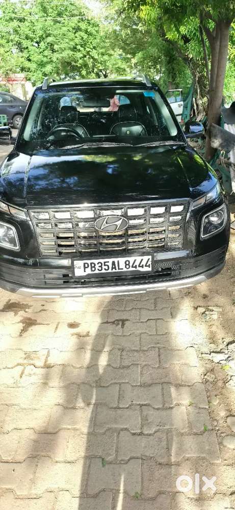 Hyundai Venue Petrol 2023